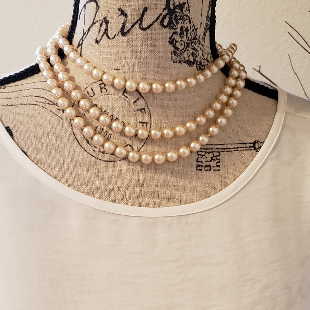 VINTAGE KNOTTED GLASS PEARLS